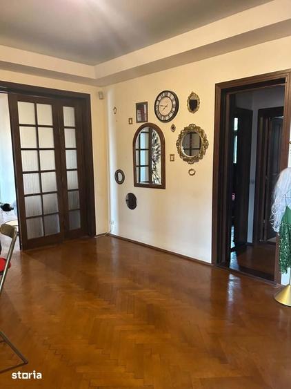 Apartament cu 5 camere în Centrul Civic