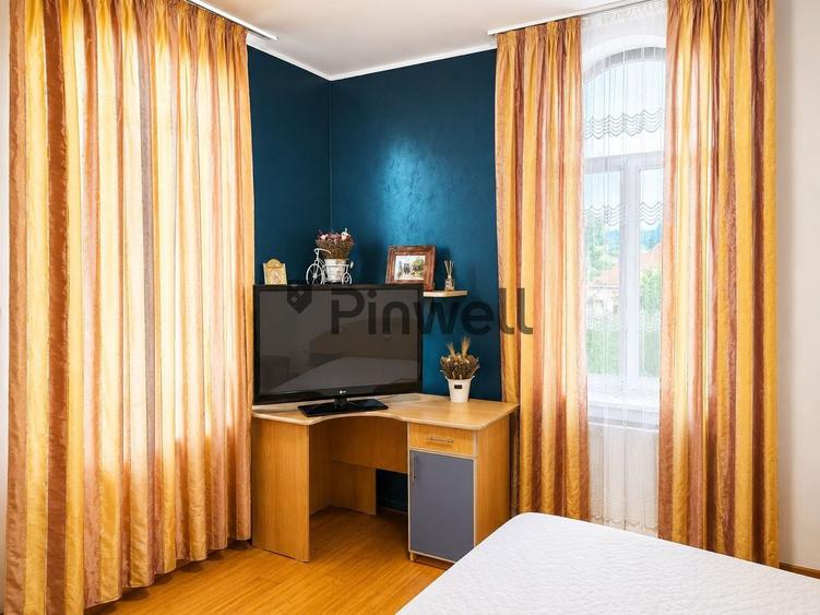 Casă individuală cu 8 camere cu Canalizare în Sud-Vest