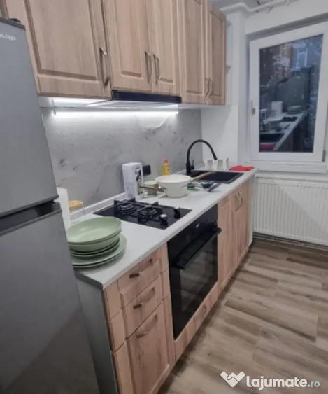 Apartament cu 2 camere semidecomandat, mobilat în Brazda lui Novac
