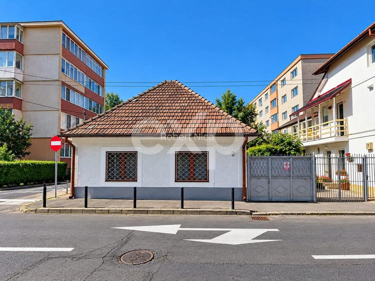 Casa Individuala, 300mp curte, Dublu front, in oras Parcare si Garaj, comision 0