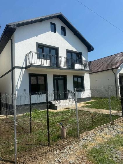 Casă cu 6 camere cu Teren 180 Mp în Lumina