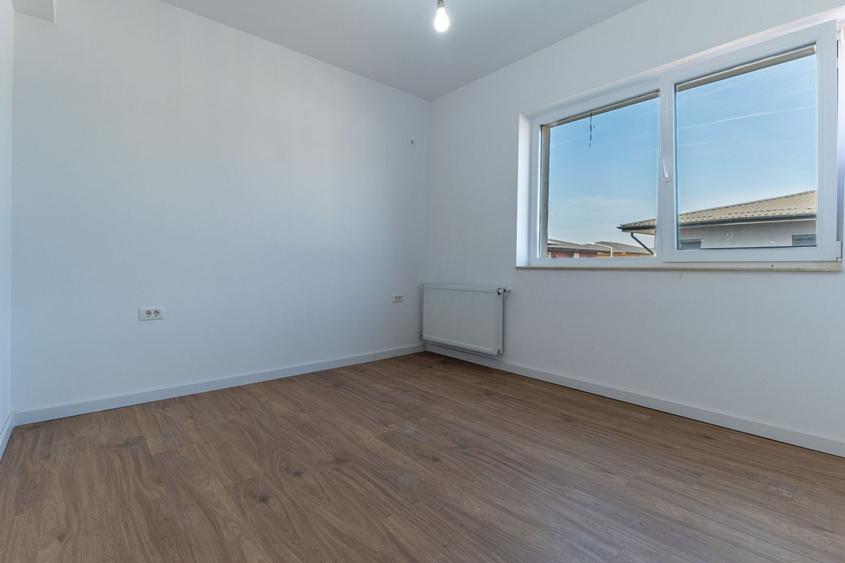 Apartament cu 3 camere decomandat în Metalurgiei