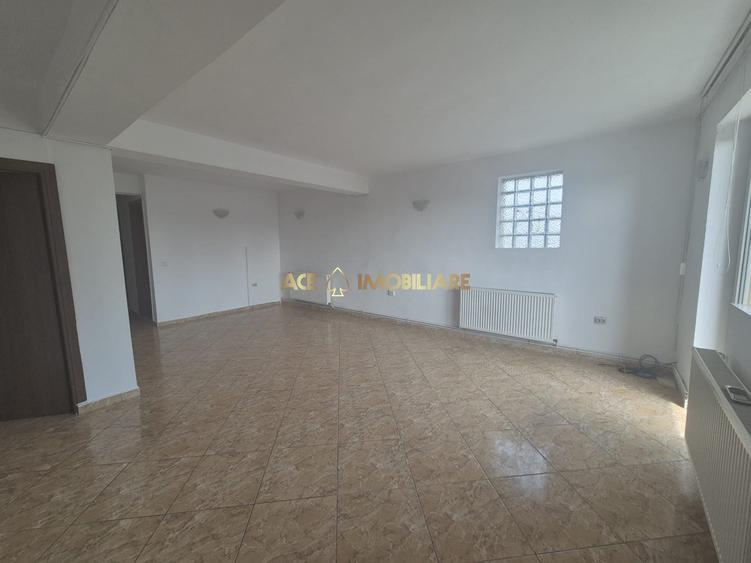 Apartament cu 3 camere decomandat, mobilat în Vitan