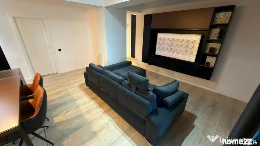 Apartament cu 3 camere semidecomandat în Sisești