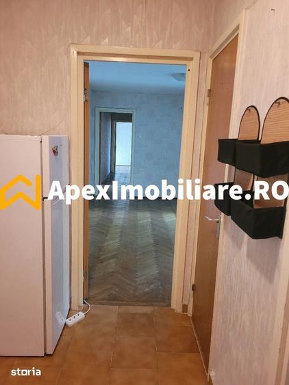 Apartament cu 3 camere semidecomandat în Militari