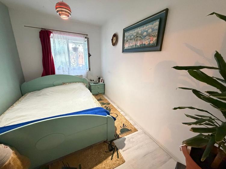 3 camere 2 bai 76mp etaj intermediar bloc pe cadre zona Nicolina - 4
