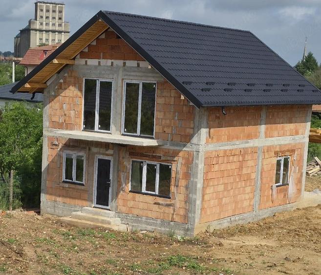 Casă cu Teren 500 Mp în Central