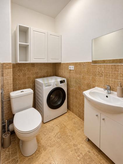 Apartament cu 3 camere semidecomandat, mobilat în Florești