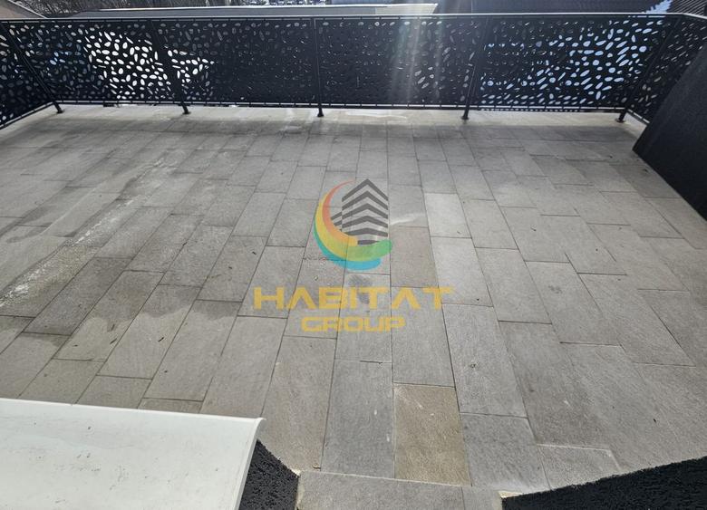 Penthouse cu 3 camere semidecomandat în Splaiul Unirii