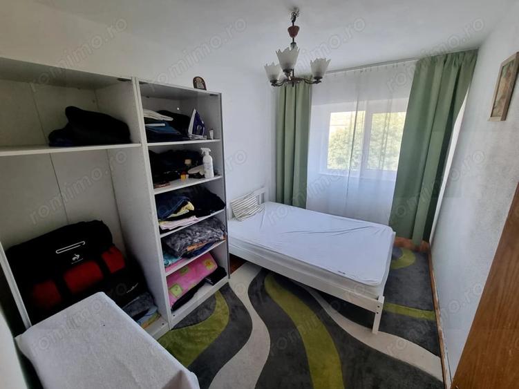 Apartament cu 4 camere decomandat în Est