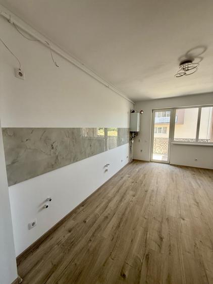 Apartament cu 2 camere semidecomandat în Florești