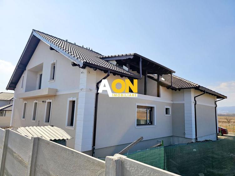 Casă individuală cu 6 camere cu Canalizare în Ciugud