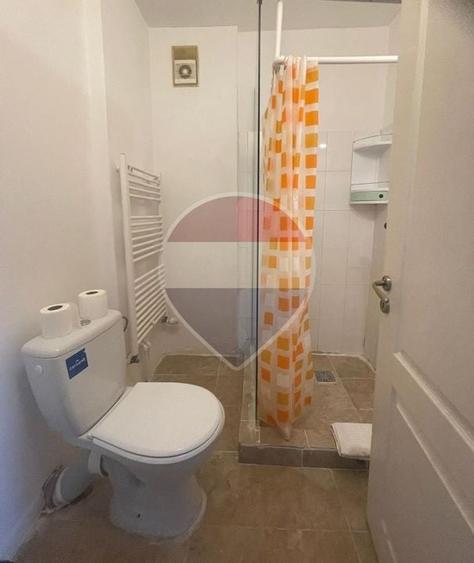 Apartament cu 4 camere semidecomandat în P-ța Unirii