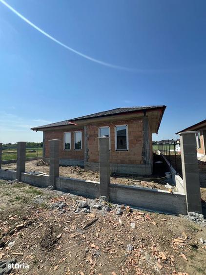 Casă cu 3 camere cu Teren 500 Mp în Burdea
