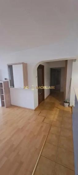Apartament cu 3 camere semidecomandat, mobilat în Obor