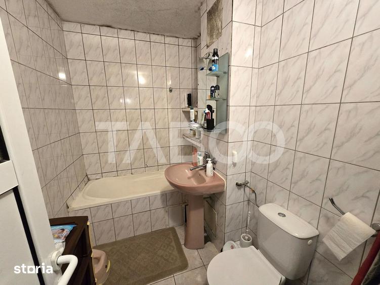 Apartament cu 3 camere decomandat, mobilat în Turnișor