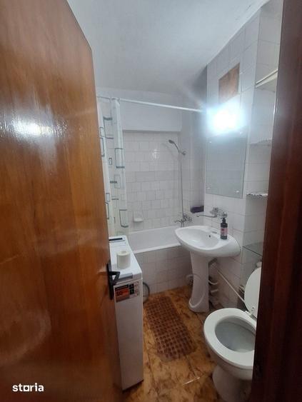 Apartament cu 2 camere semidecomandat în Podu Roș