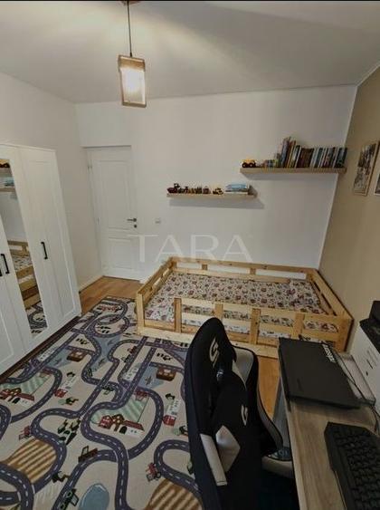 Apartament cu 3 camere semidecomandat, mobilat în Florești