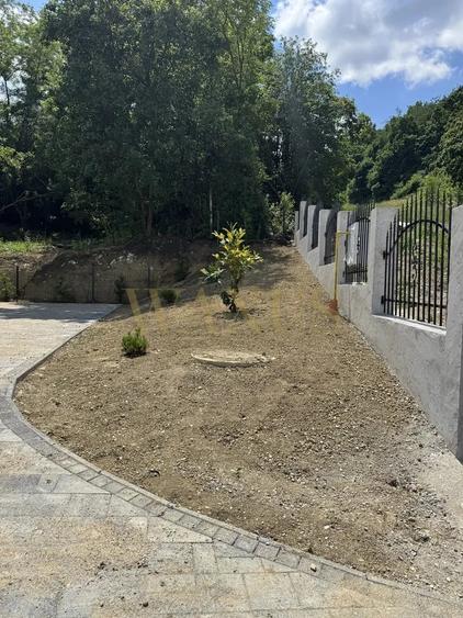 Casă individuală cu 5 camere cu Canalizare în Dezmir