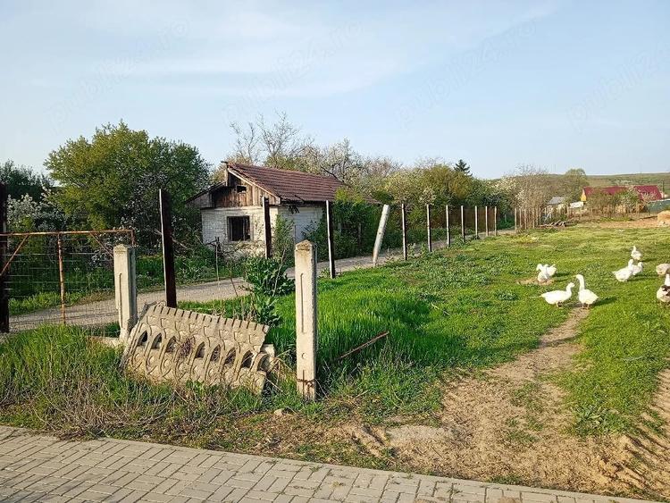 Teren de 1268 mp, în Brădești