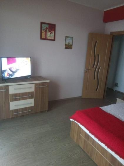 Apartament cu 3 camere semidecomandat în Lotrioara