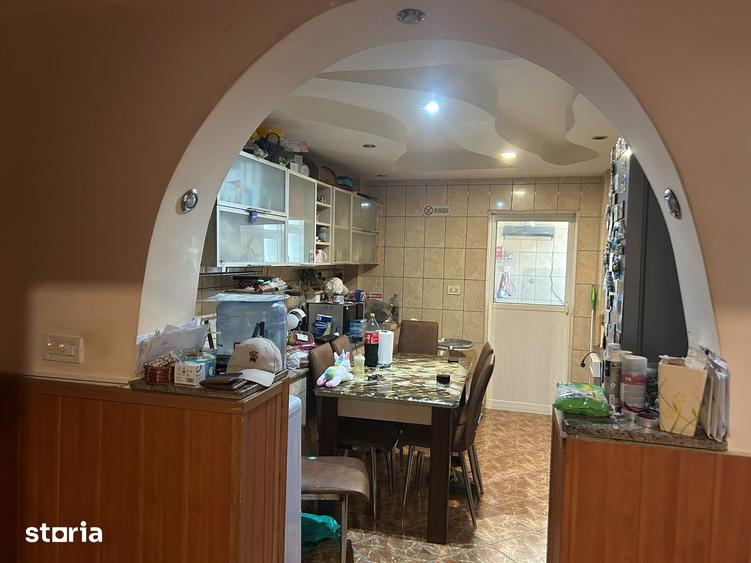 Apartament cu 4 camere decomandat în Prundu