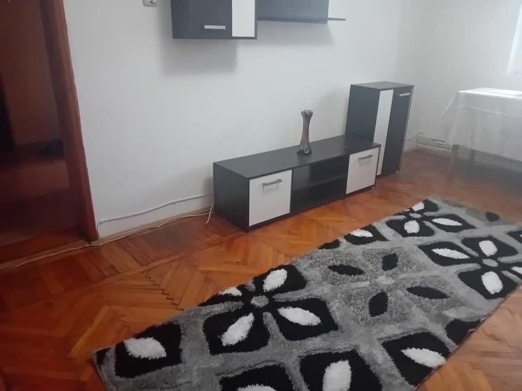 Apartament cu 2 camere semidecomandat în Mătăsaru