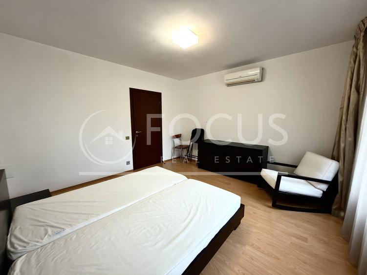 Apartament cu 3 camere semidecomandat, mobilat în Ștefan cel Mare