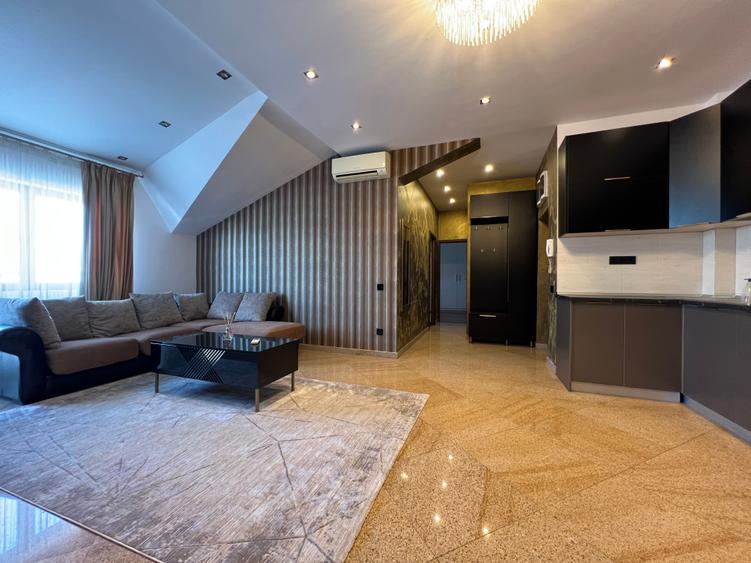 Apartament cu 3 camere semidecomandat în Rahova