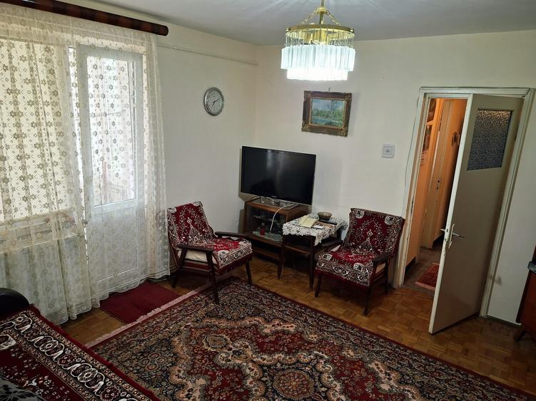 Apartament cu 2 camere semidecomandat în Eremia
