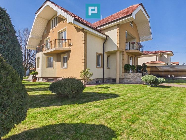 Casă individuală cu 12 camere cu Canalizare în Oncea