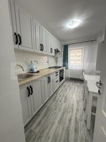 Apartament cu 2 camere, decomandat, modern, zonă centrală, etaj 3 - 5