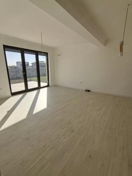 Casă cu 5 camere cu Teren 250 Mp în Central