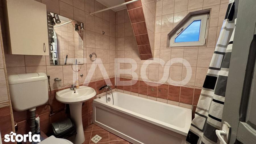 Apartament cu 3 camere semidecomandat, mobilat în Mihai Viteazul