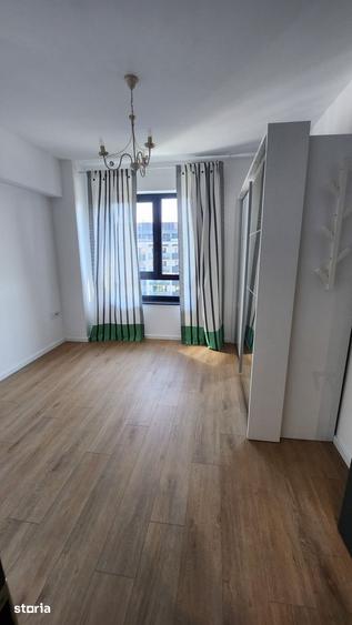 Apartament cu 3 camere semidecomandat în Dâmbul Rotund