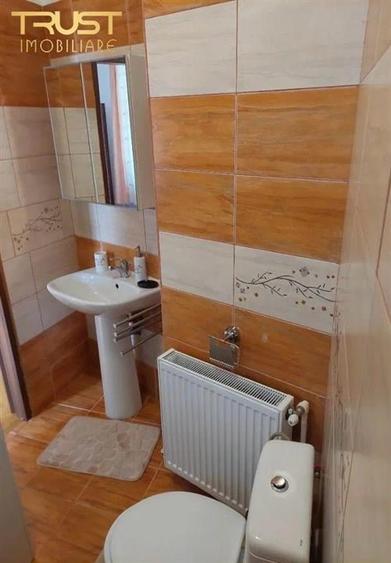 Garsonieră decomandată, mobilată în Schei