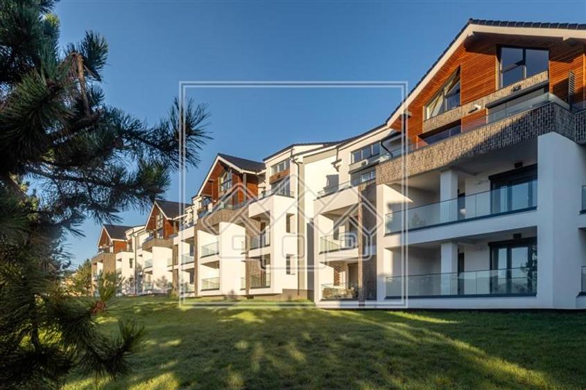 Penthouse cu 3 camere semidecomandat în Exterior Vest