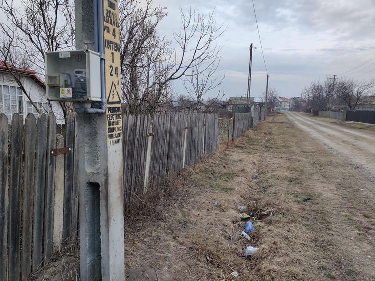 Teren de 1800 mp, în Unțeni