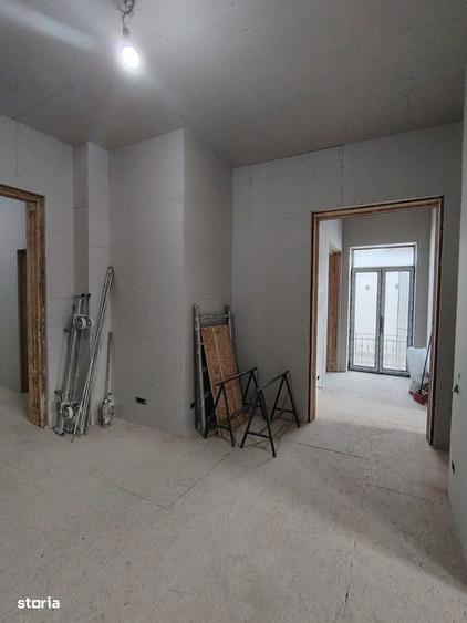 Apartament cu 4 camere semidecomandat în Central