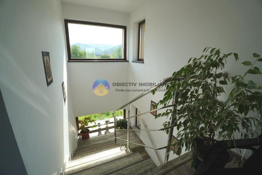 Casă cu 4 camere cu Teren 1824 Mp în Pângărați