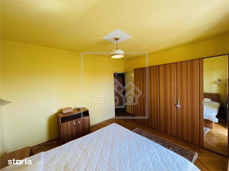 Apartament cu 3 camere decomandat în Terezian
