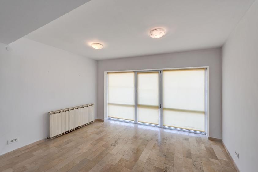 Apartament cu 3 camere decomandat, mobilat în Drumul Sării