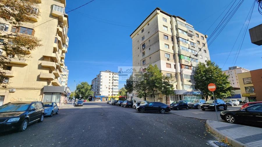 Apartament cu 4 camere decomandat în Central
