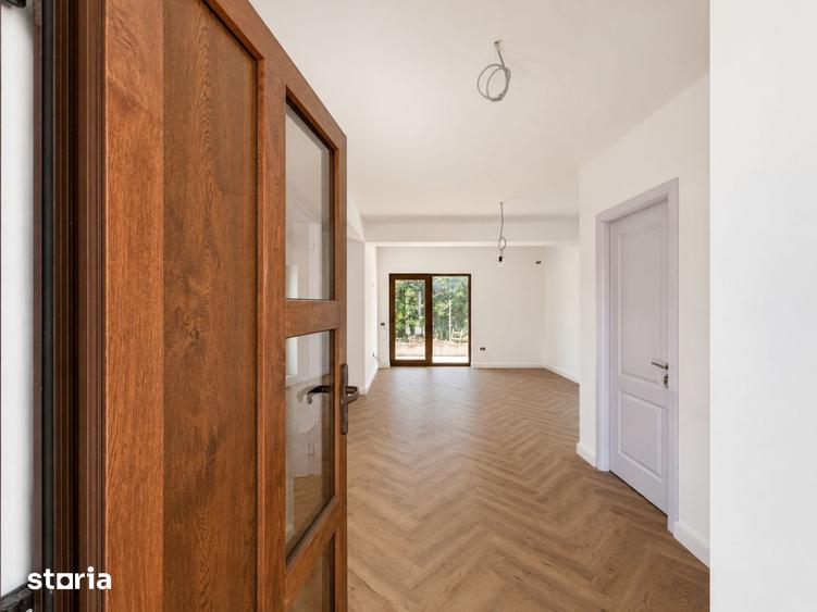 Casă cu 5 camere cu Teren 213 Mp în Lumina