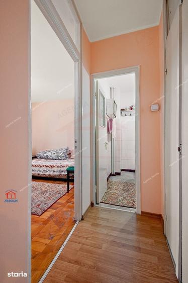 Apartament cu 4 camere decomandat în Micro 17