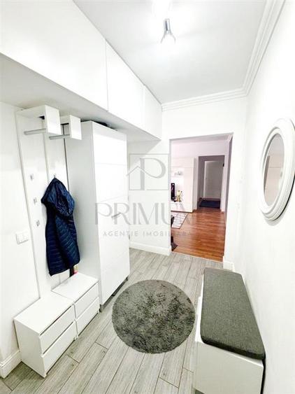 Apartament cu 3 camere semidecomandat, mobilat în Cetății