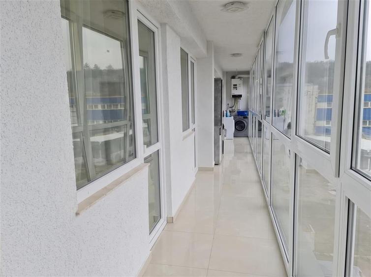 Apartament cu 3 camere decomandat, mobilat în Burdujeni