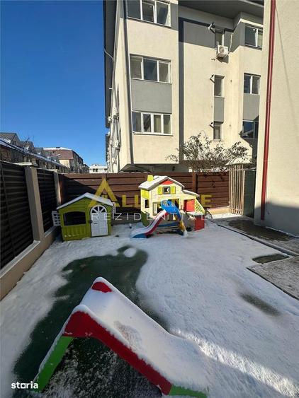 Casă cu 8 camere cu Teren 300 Mp în Central