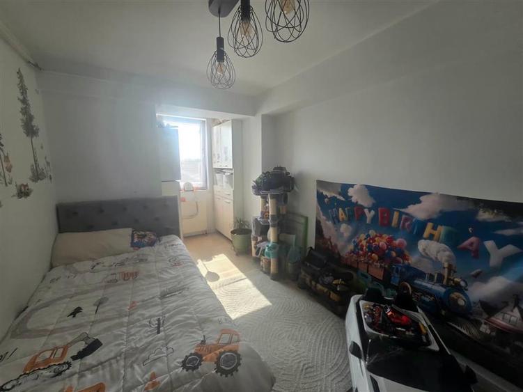 Apartament cu 3 camere decomandat, mobilat în Șcheia