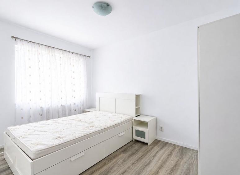 Apartament cu 3 camere semidecomandat în Florești